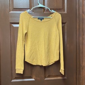 Very cute Derek Heart mustered yellow sweater